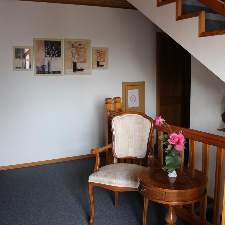 Gaeste-Haus Roesch Wiesent ภายนอก รูปภาพ
